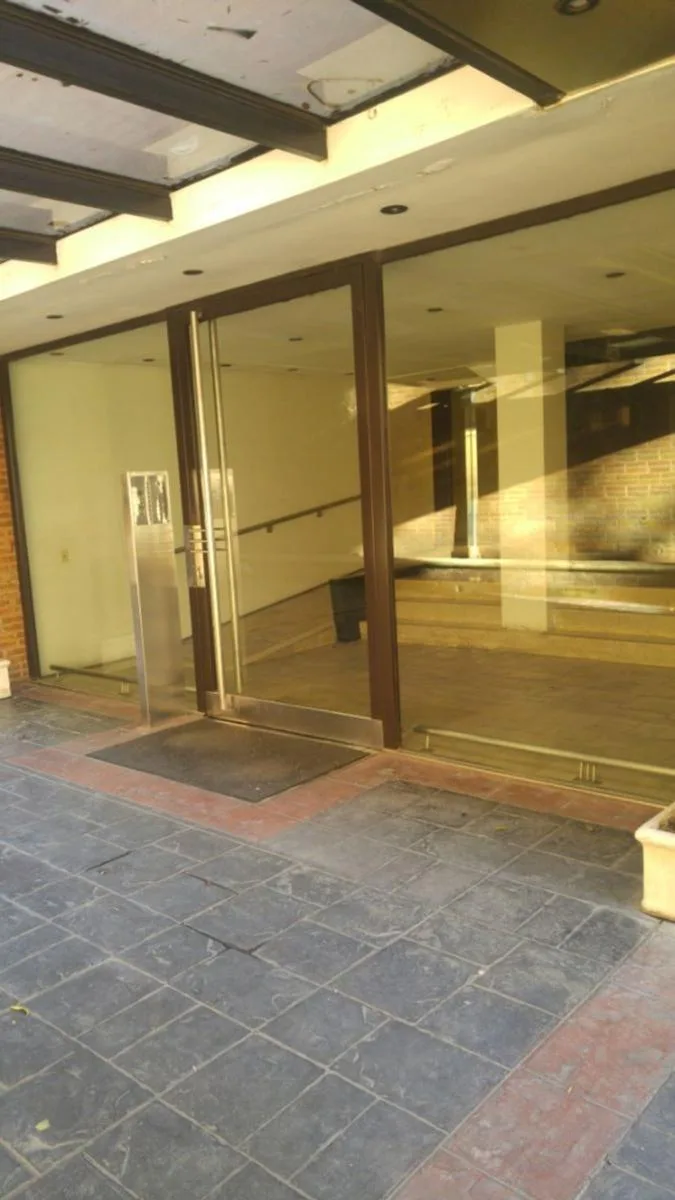 One-bedroom half-floor apartment with balcony and parking in Belgrano