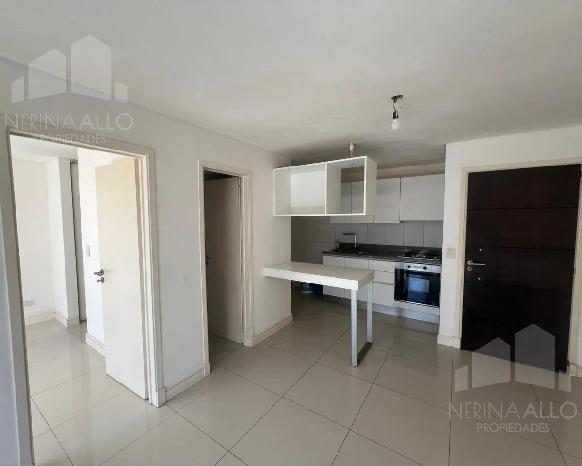 Apartamento de dois ambientes com vaga de garagem em Ituzaingó Norte