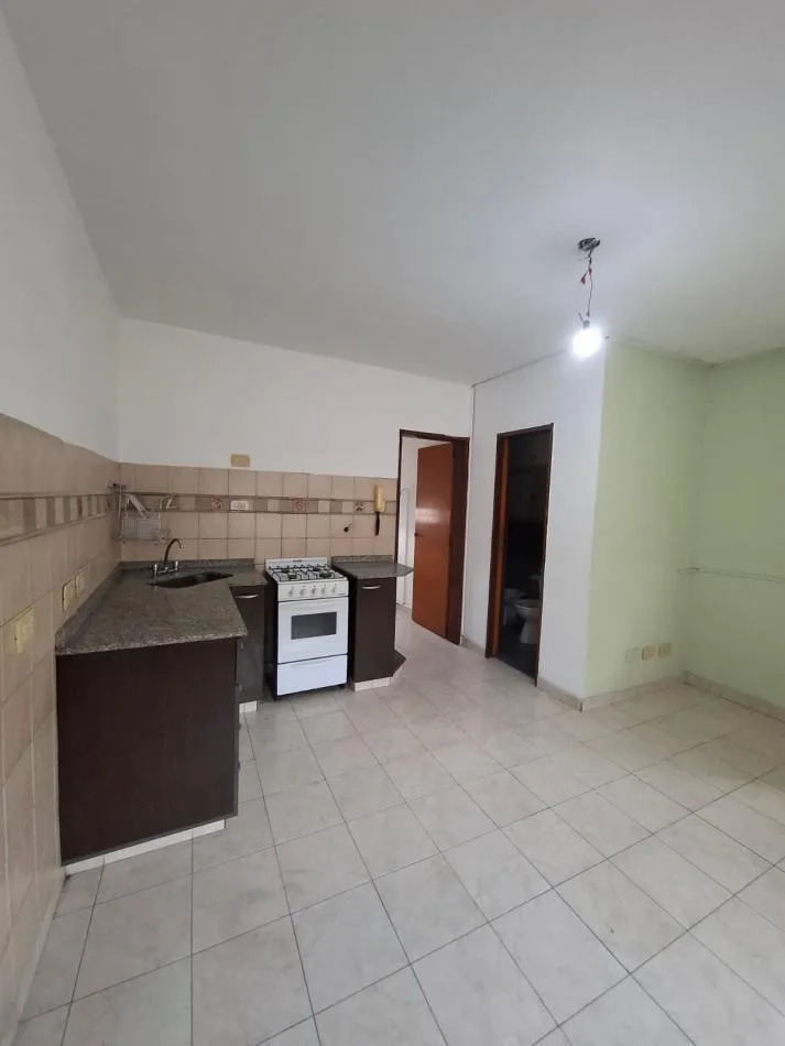 Departamento de 2 ambientes con terraza propia en Ramos Mejía
