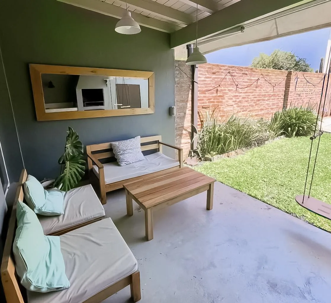 PH с 3 спальнями в Beccar, в двух уровнях, с садом и бассейном