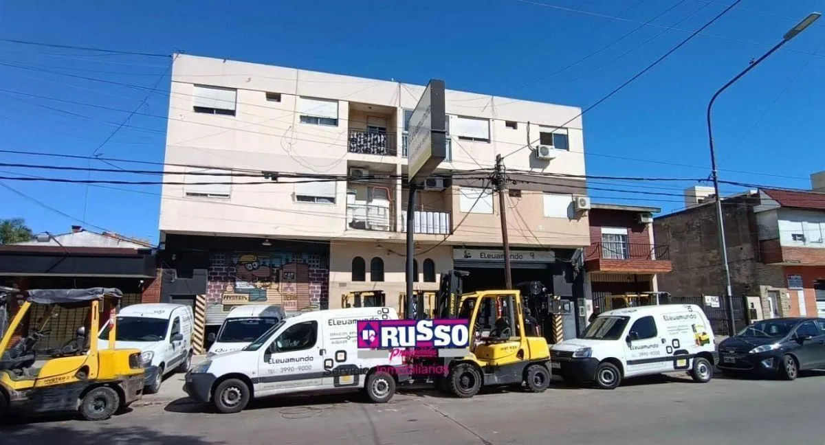 Apartamento de três ambientes com 2 dormitórios em Villa Luzuriaga