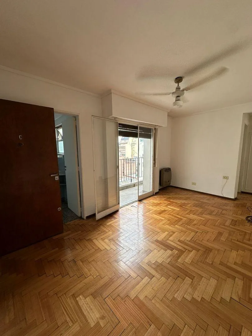 Departamento de 2 ambientes con balcón en San Cristóbal