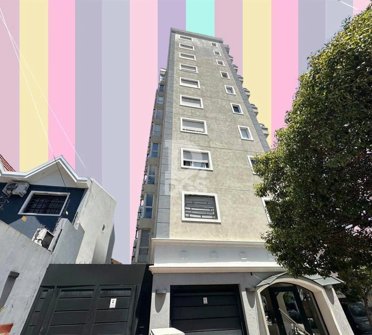 Apartamento meio andar com vaga de garagem em Lanús