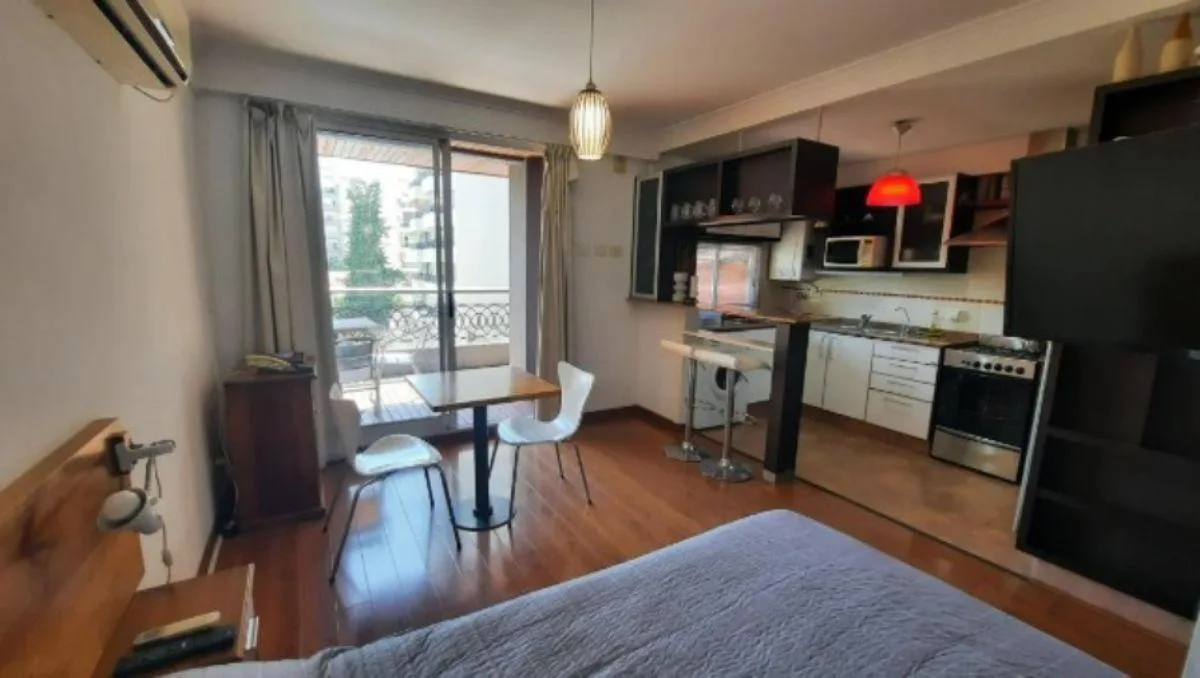 Monoambiente amoblado en Villa Urquiza con balcón y amenities en terraza