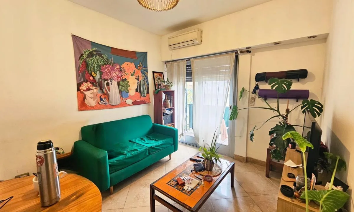 Departamento de 2 ambientes con balcón al frente en Floresta
