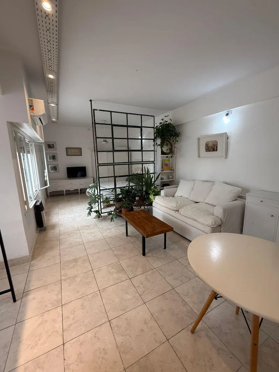 Apartamento de dois ambientes mobiliado em Olivos