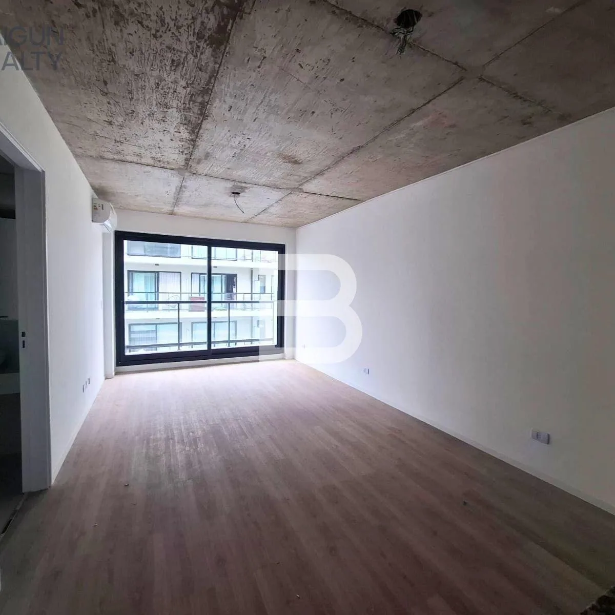 Kitnet novo (nunca habitado) com varanda em Colegiales