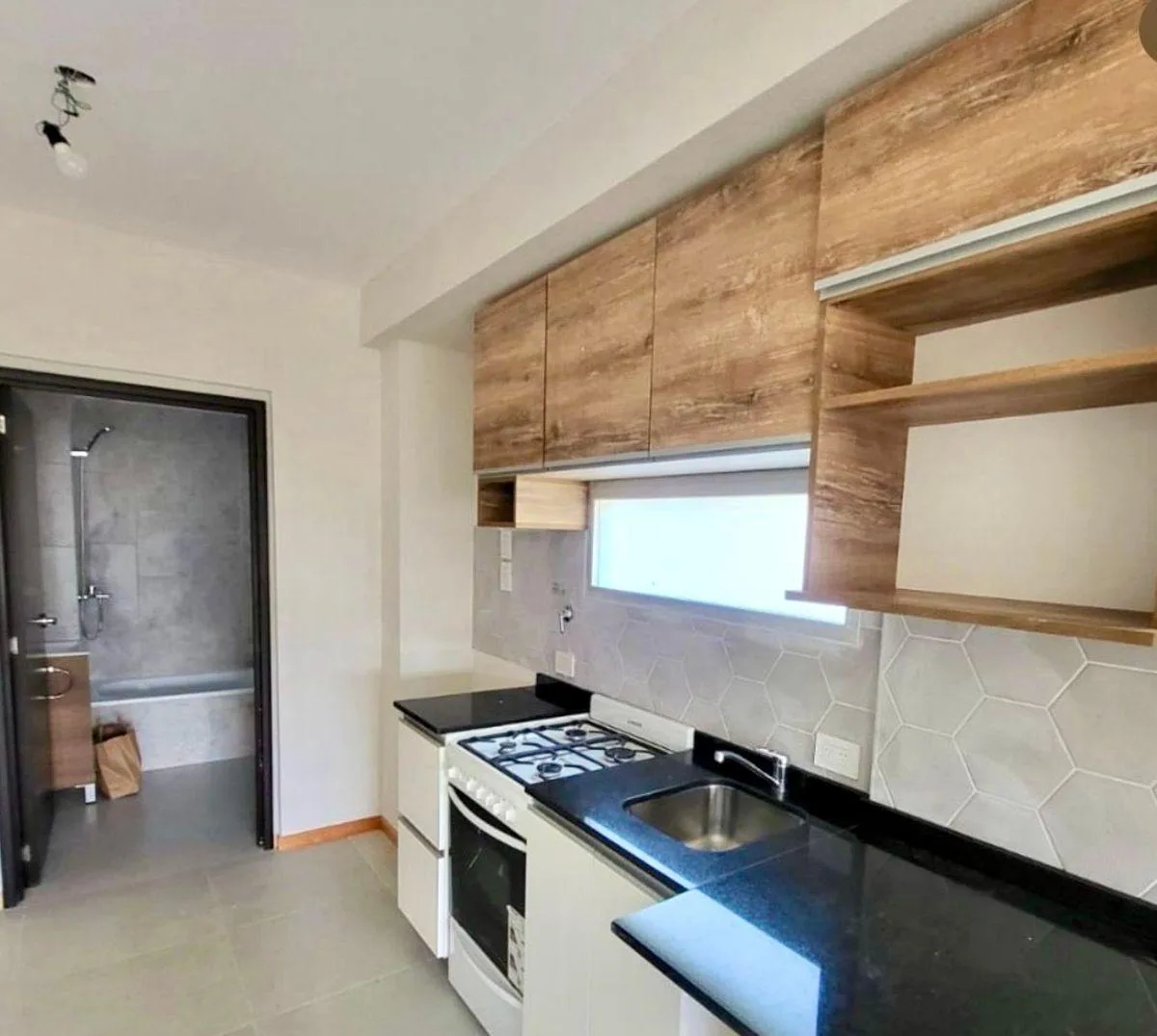 Monoambiente divisible en Flores con cocina integrada