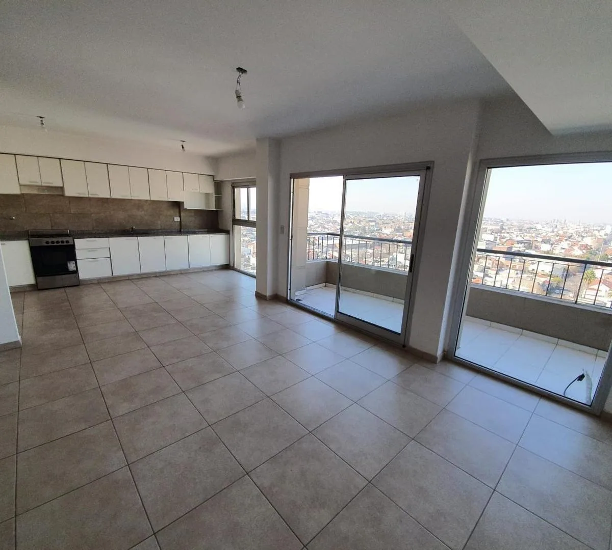 Apartamento de quatro ambientes em Valentín Alsina