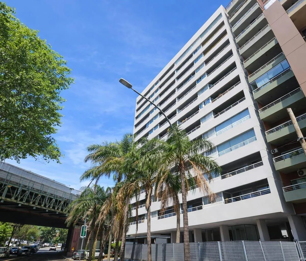 Three-room apartment in Vicente López with parking and pool