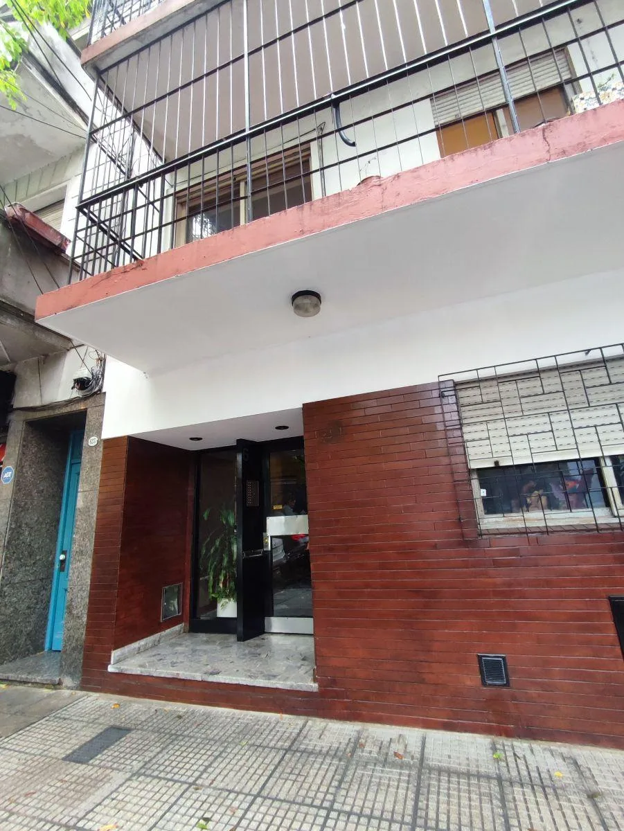 Аренда четырёхкомнатной квартиры с балконом в Villa Crespo