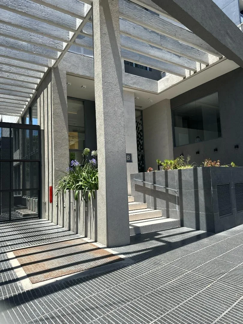Departamento de 2 ambientes con terraza propia y 2 cocheras en Lomas de Zamora