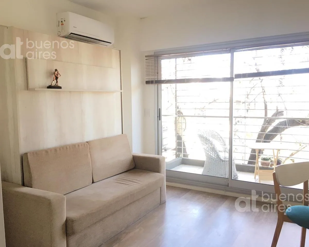 Studio apartment with balcony and pool in La Boca