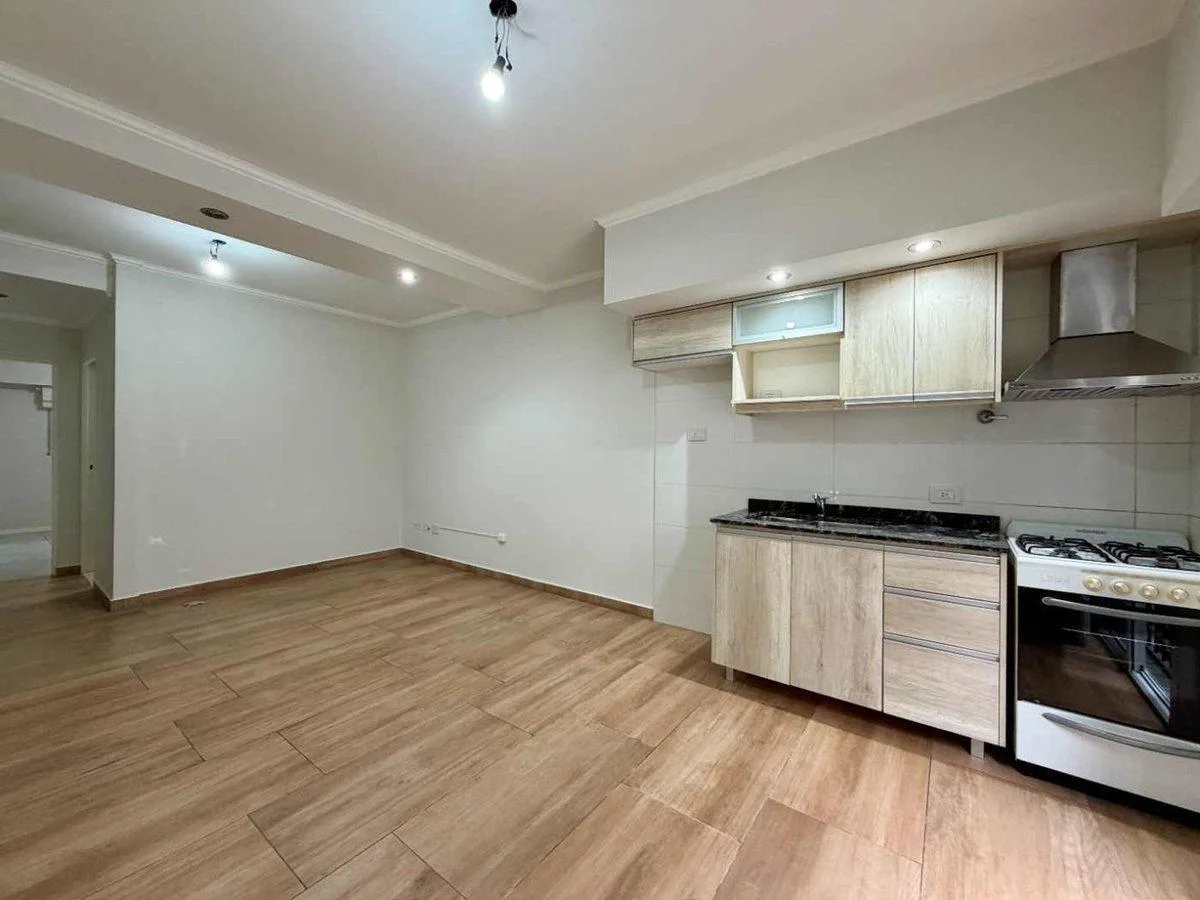 Departamento de 2 ambientes en planta baja con patio en Monte Castro