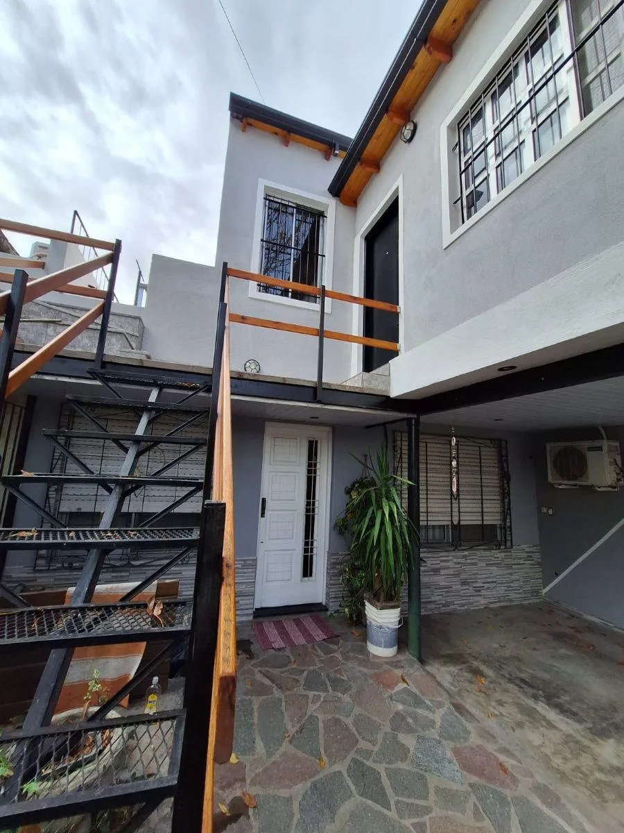 Apartamento de dois ambientes (PH) em Gerli
