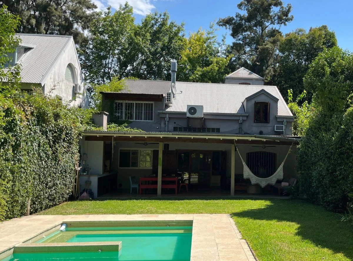 Four-bedroom house with garden and pool in San Fernando