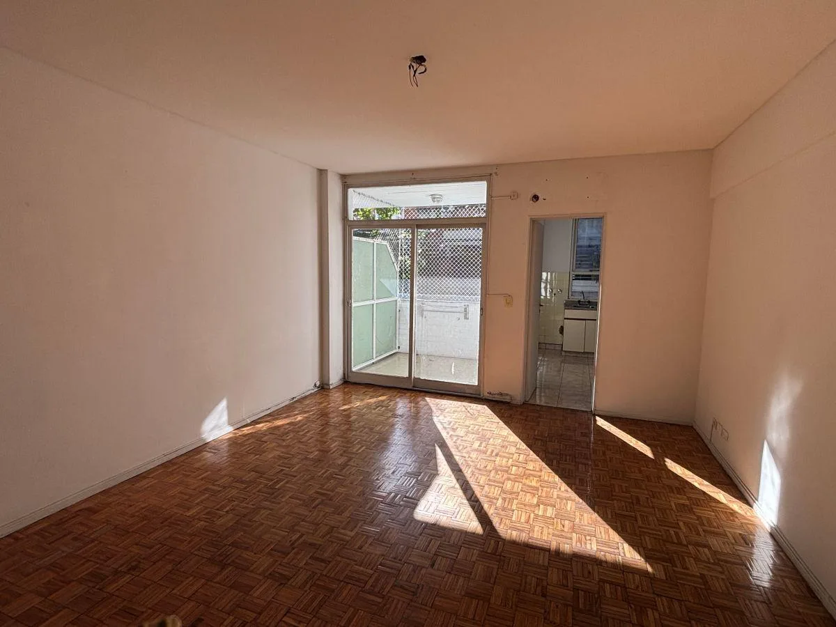 Kitnet de frente com vaga de garagem em Caballito