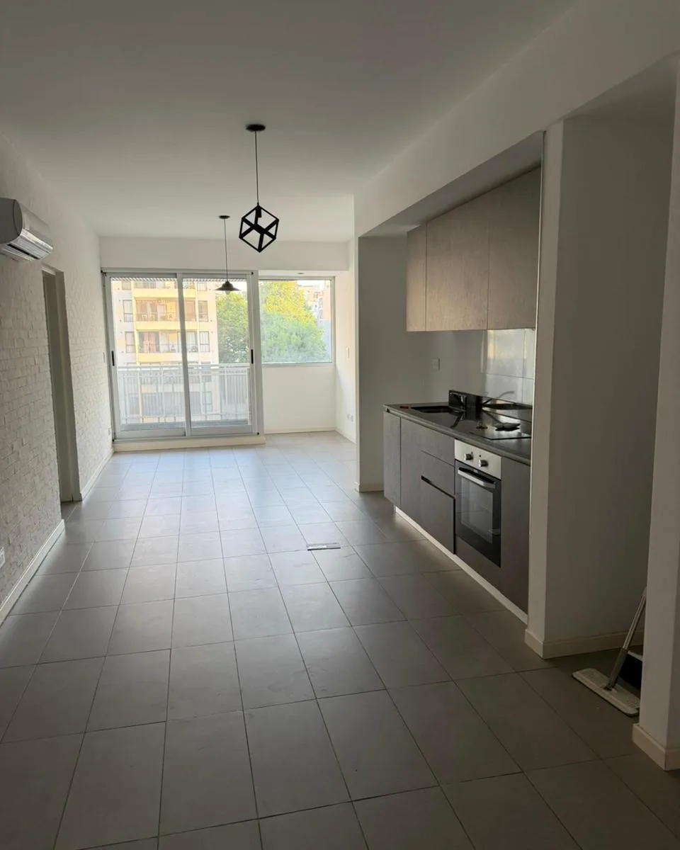 Monoambiente con balcón en Villa Crespo