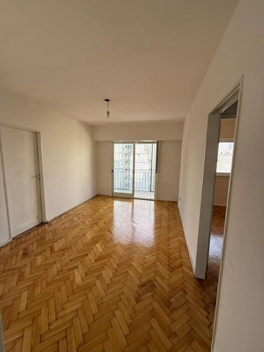 Departamento de 2 ambientes con balcón en Balvanera