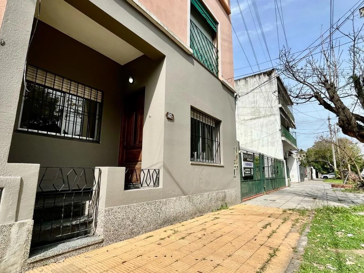 Ground-floor or upper-unit PH with 2 bedrooms in Banfield Oeste, Lomas de Zamora