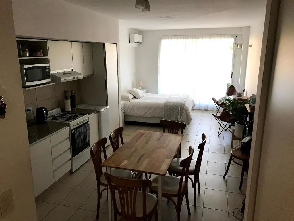 Monoambiente de 36 m² en San Cristóbal con balcón y terraza con parrilla