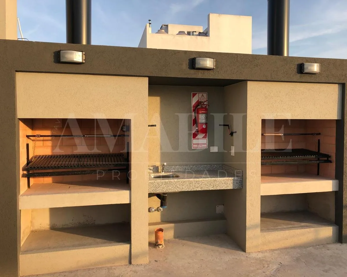 Monoambiente con balcón y cochera en Villa Urquiza