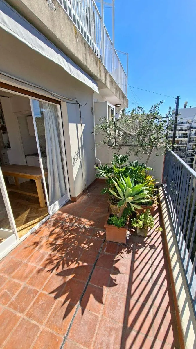 Kitnet com varanda-terraço em Recoleta