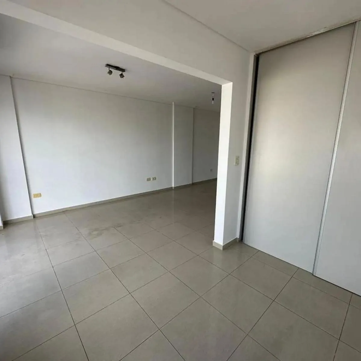 Квартира-студия с балконом в Flores