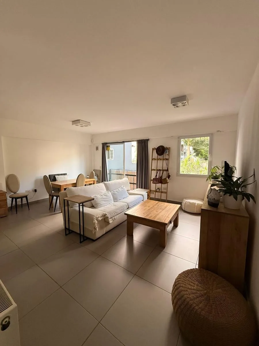 Departamento de 2 ambientes con 2 cocheras y balcón en San Isidro