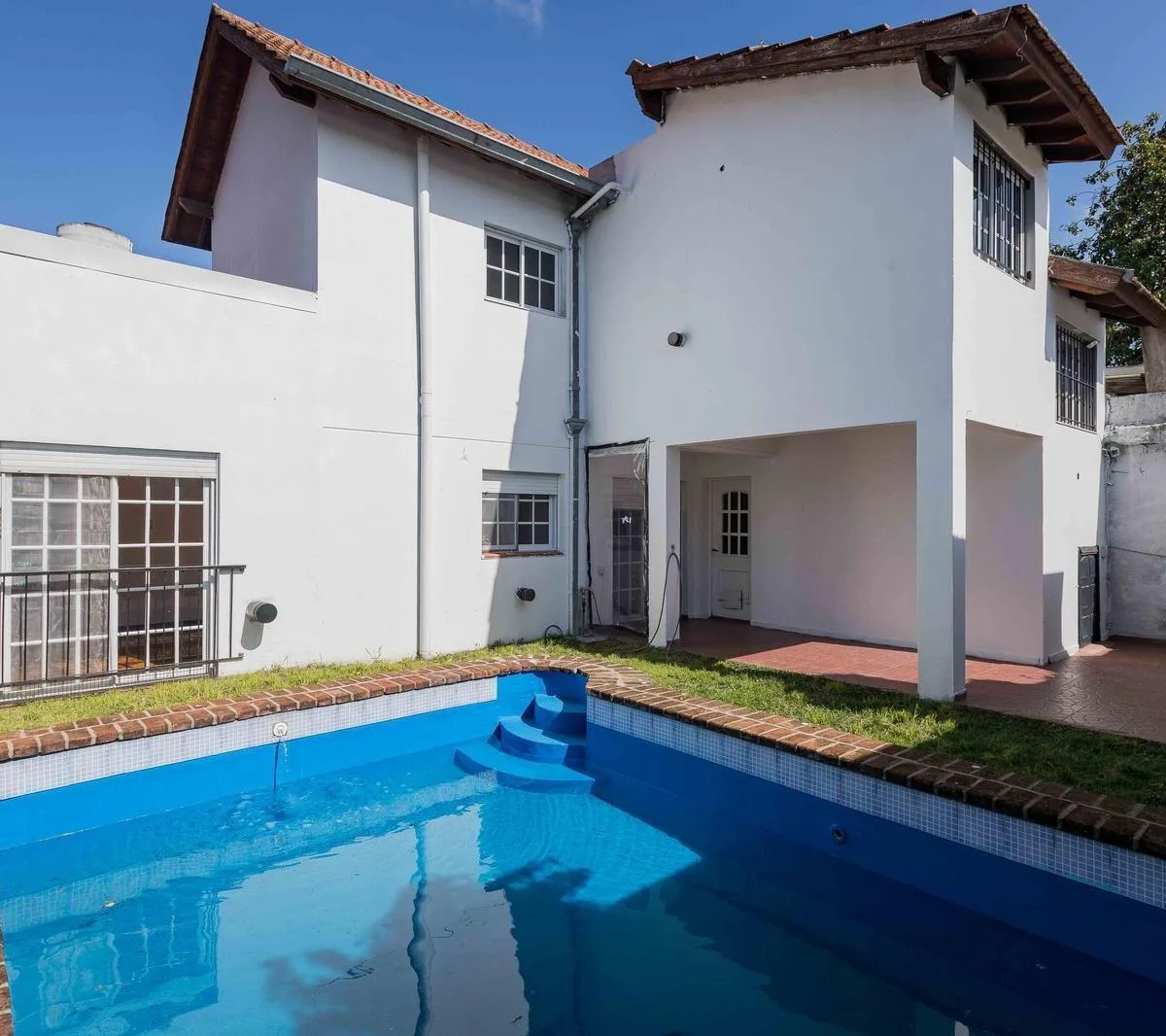 Casa de 4 dormitórios com jardim e piscina em Beccar