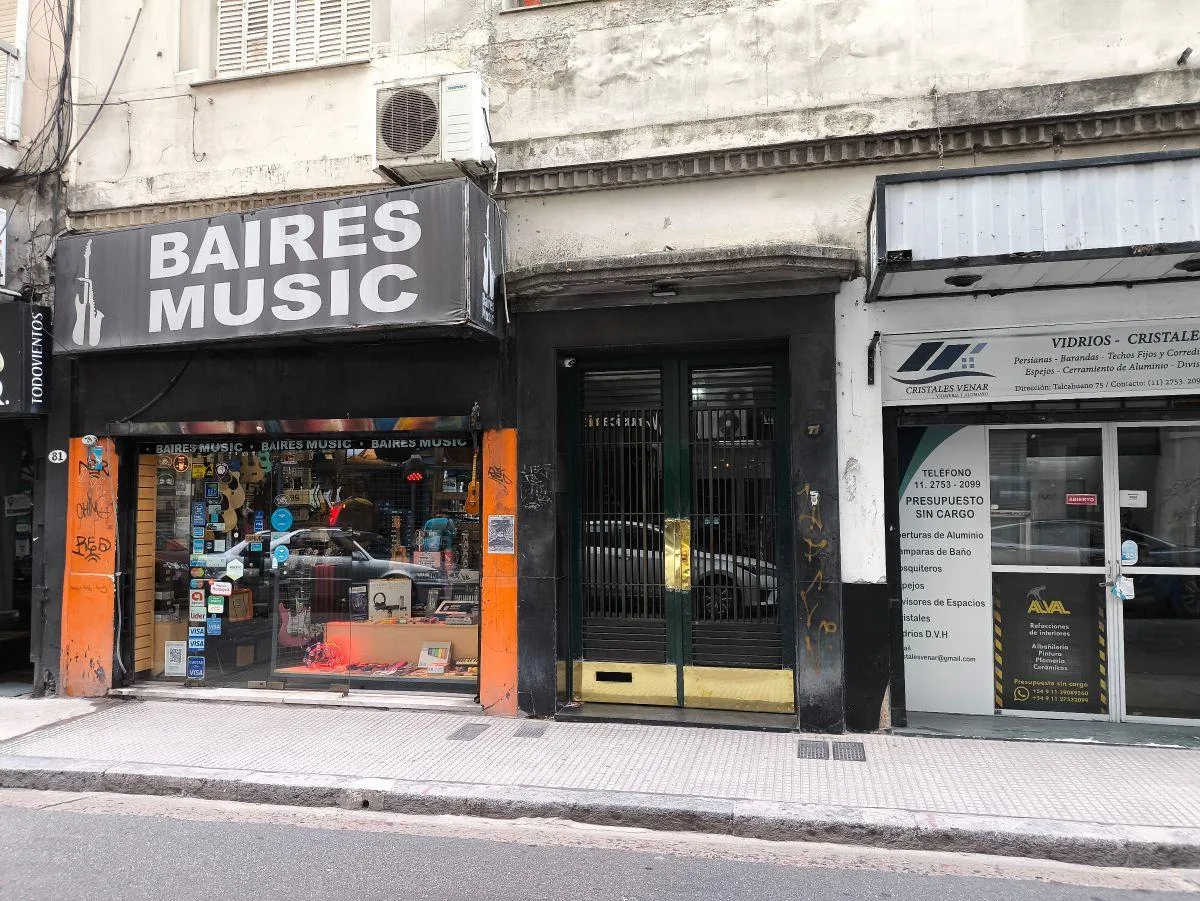 Departamento de 2 ambientes y medio con escritorio en Monserrat
