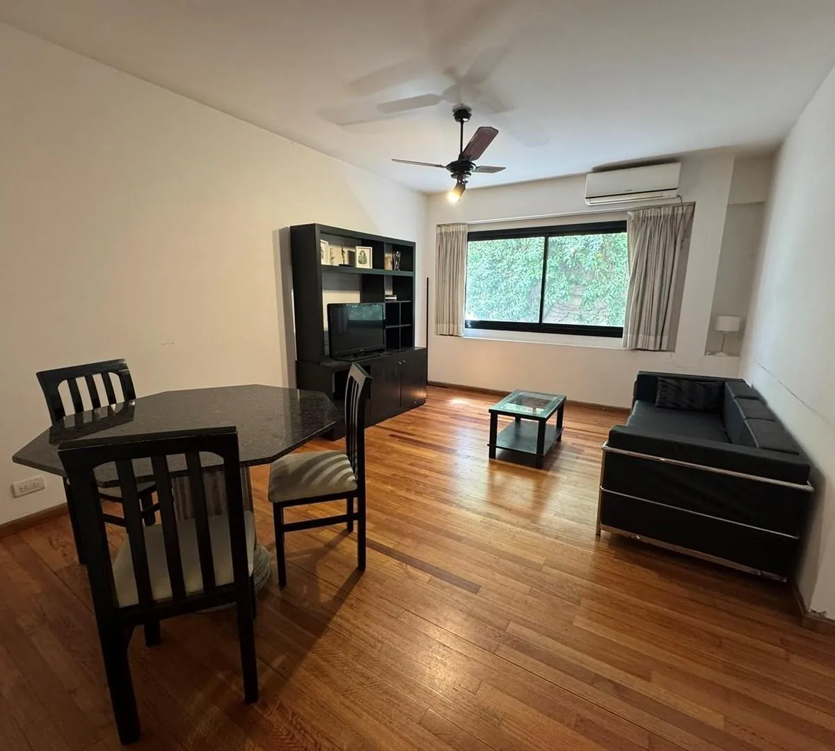 Apartamento de dois ambientes com 1 dormitório e pátio em Colegiales
