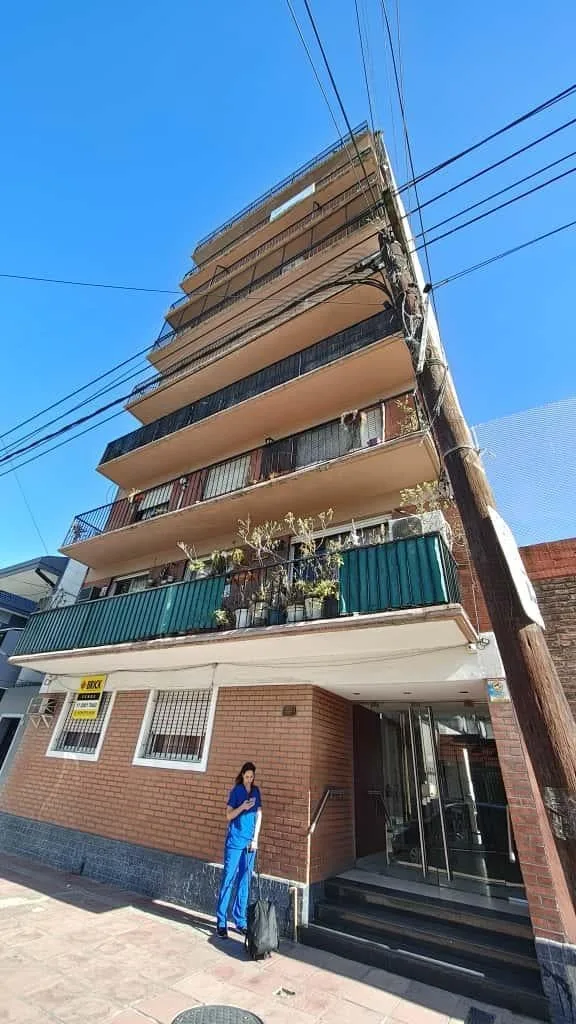Apartamento de dois ambientes com 1 dormitório para alugar em Lanús Oeste