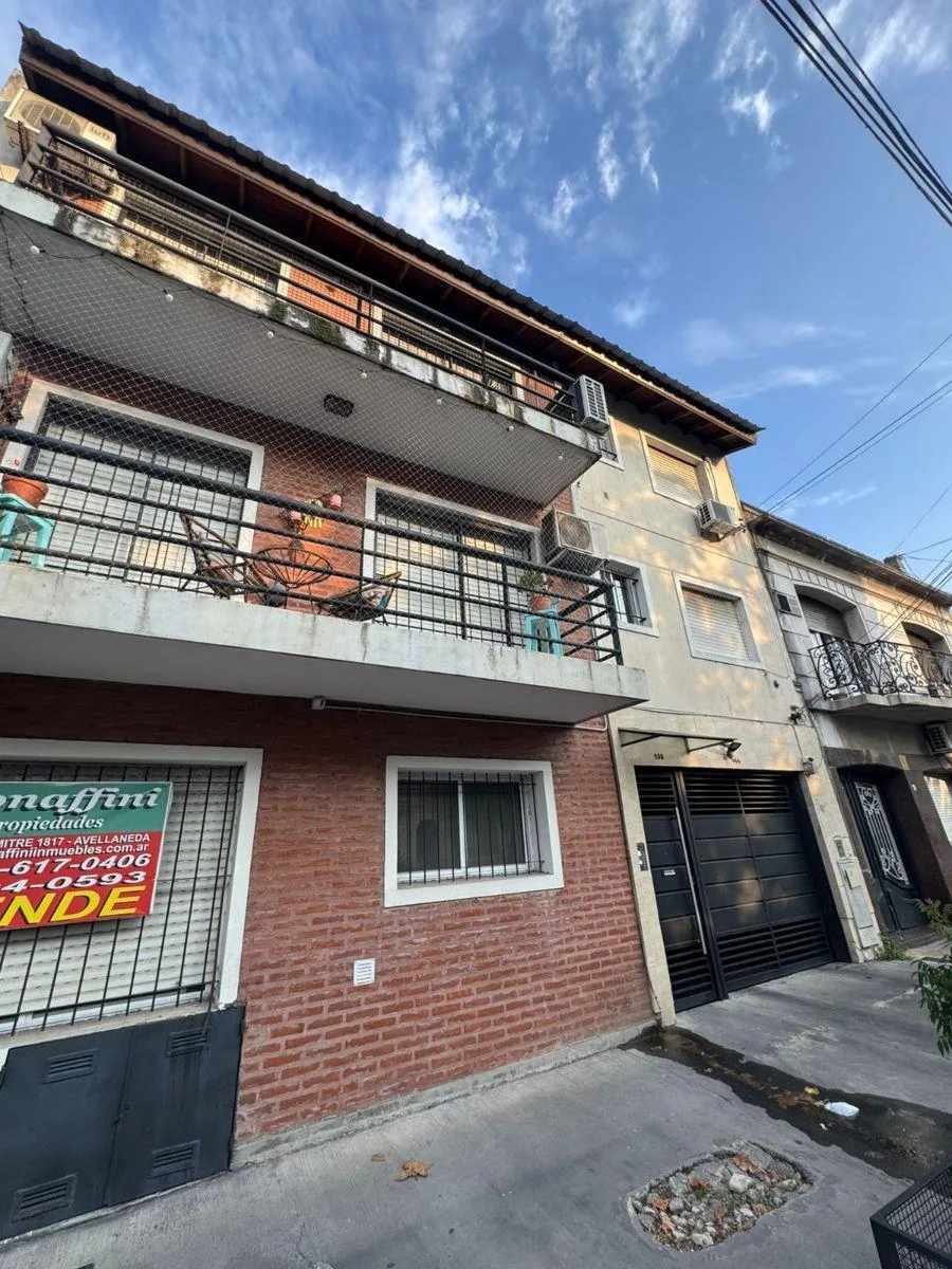 Apartamento de dois ambientes com vaga de garagem em Avellaneda