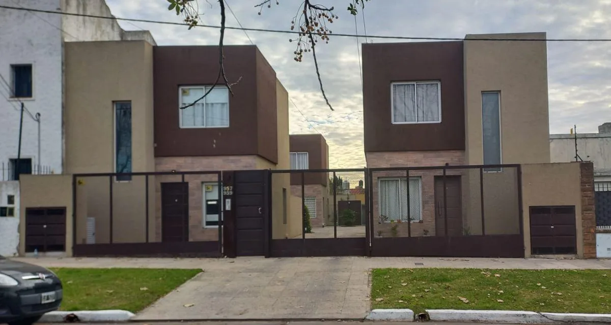 Two-bedroom duplex apartment in Lomas de Zamora