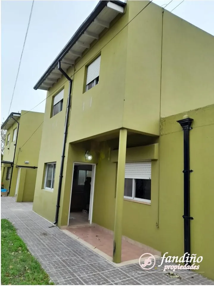 Two-bedroom PH house-style unit in Temperley Este