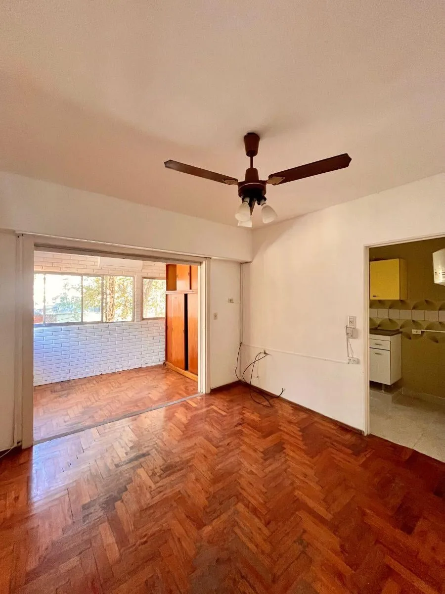 Apartamento de dois ambientes com varanda coberta em Palermo