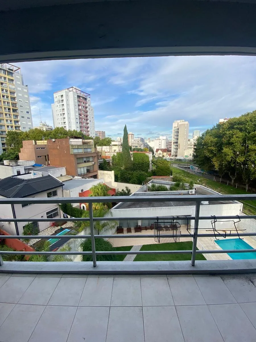 Квартира с 1 спальней, балконом и парковкой в Coghlan