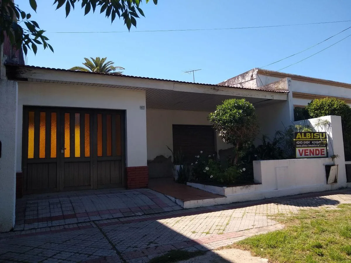Two-bedroom house in Lomas de Zamora