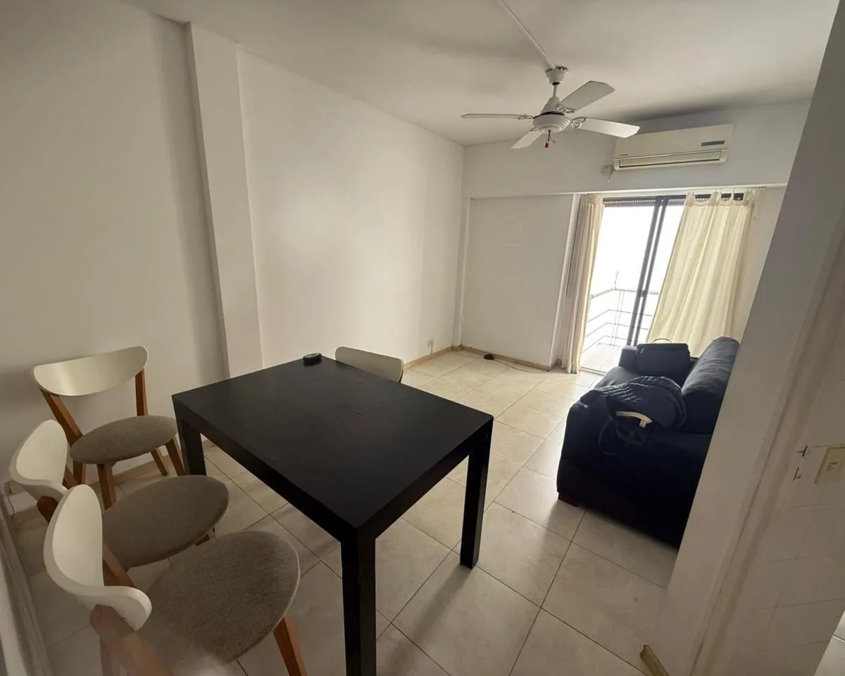 Apartamento de dois ambientes mobiliado em Villa Crespo