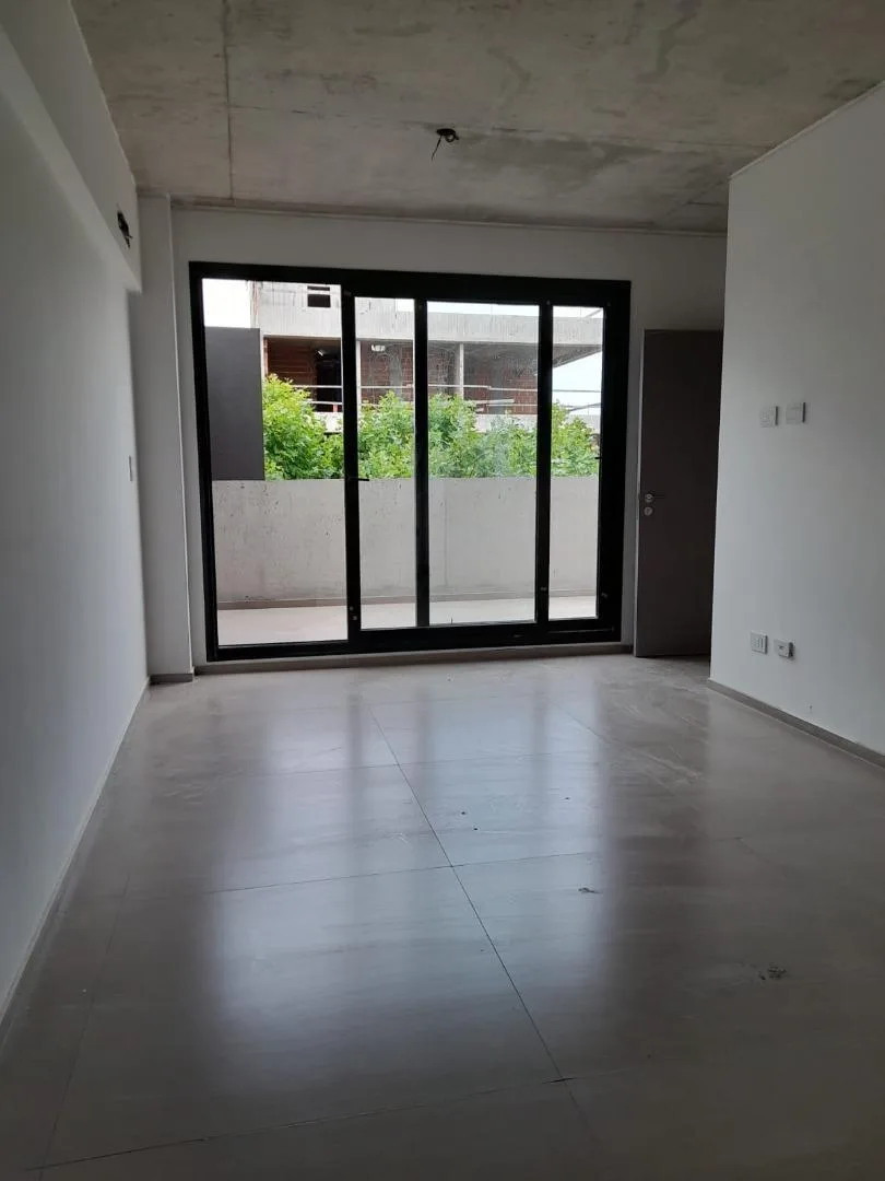 Monoambiente en alquiler comercial con balcón en Villa Urquiza