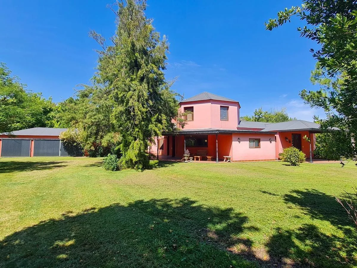 Five-bedroom house in Luján private estate Loma Escondida