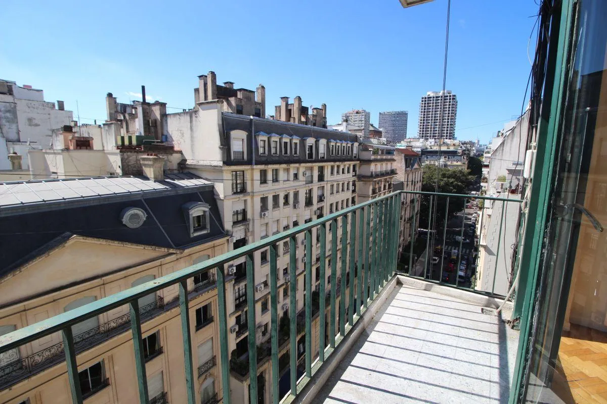 Semipiso de 4 ambientes con dependencia en Recoleta