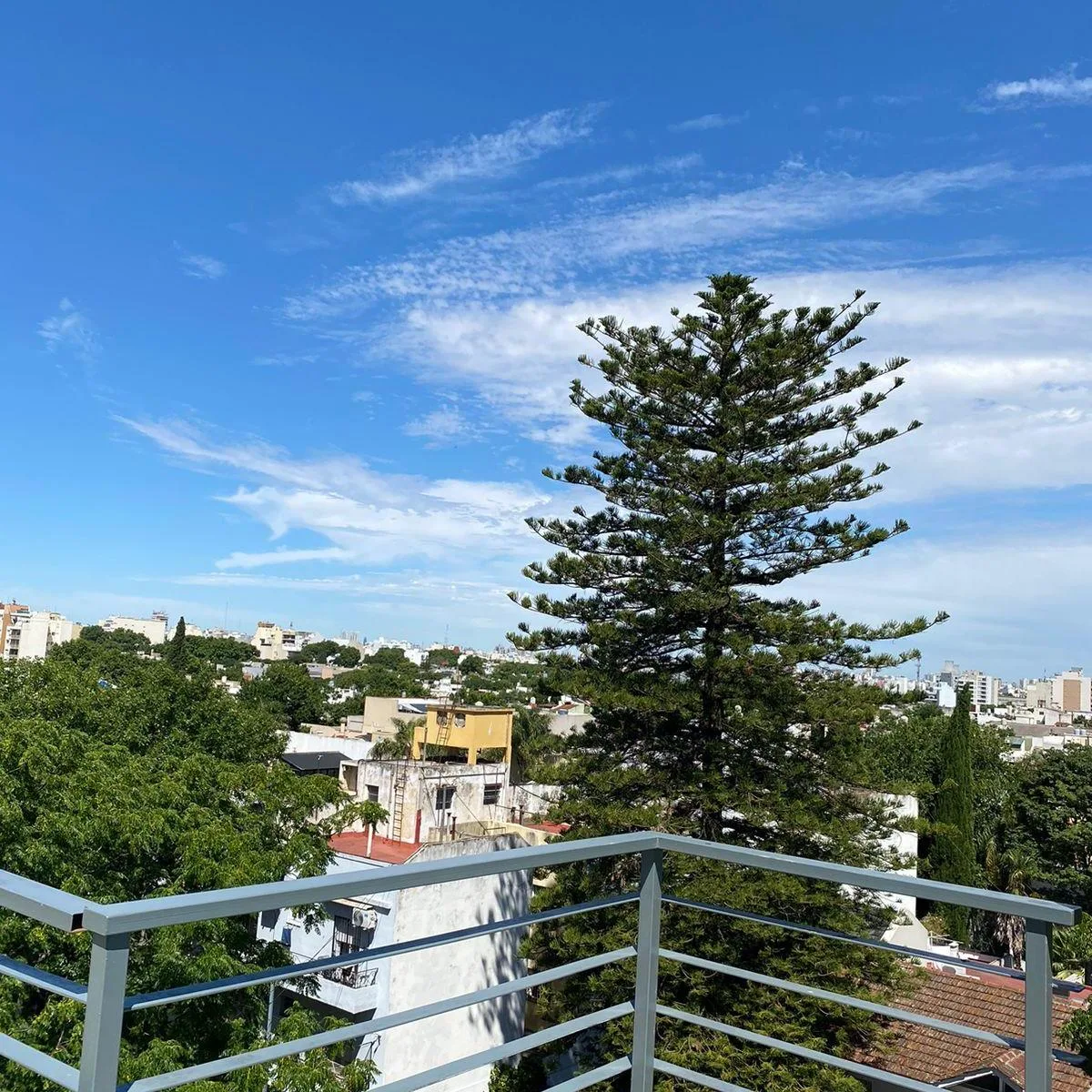 Semipiso de 2 ambientes con terraza propia y cochera en Villa del Parque