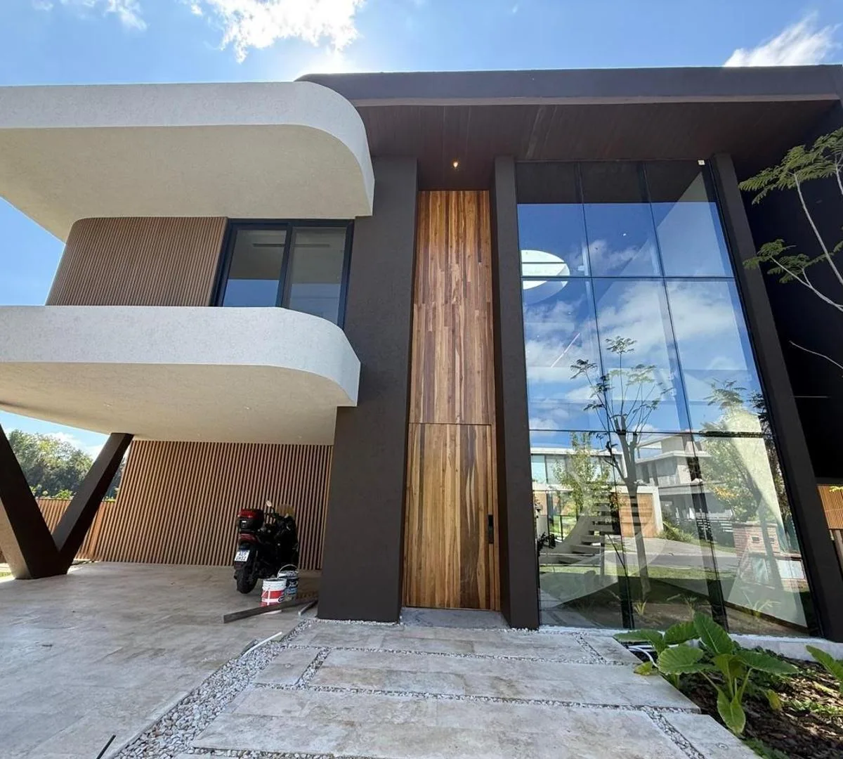Five-bedroom house on the waterfront in El Yacht, Nordelta