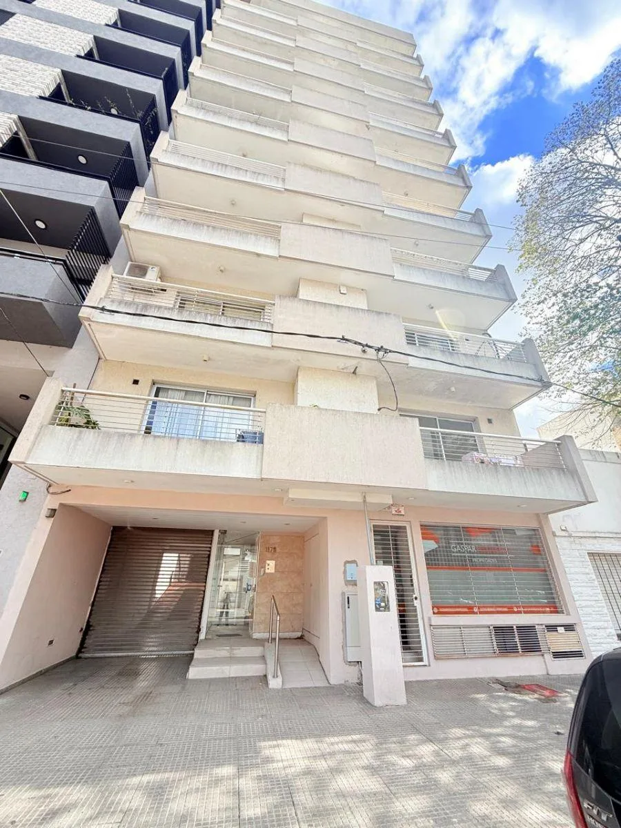 Apartamento de 1 dormitório com varanda em La Plata