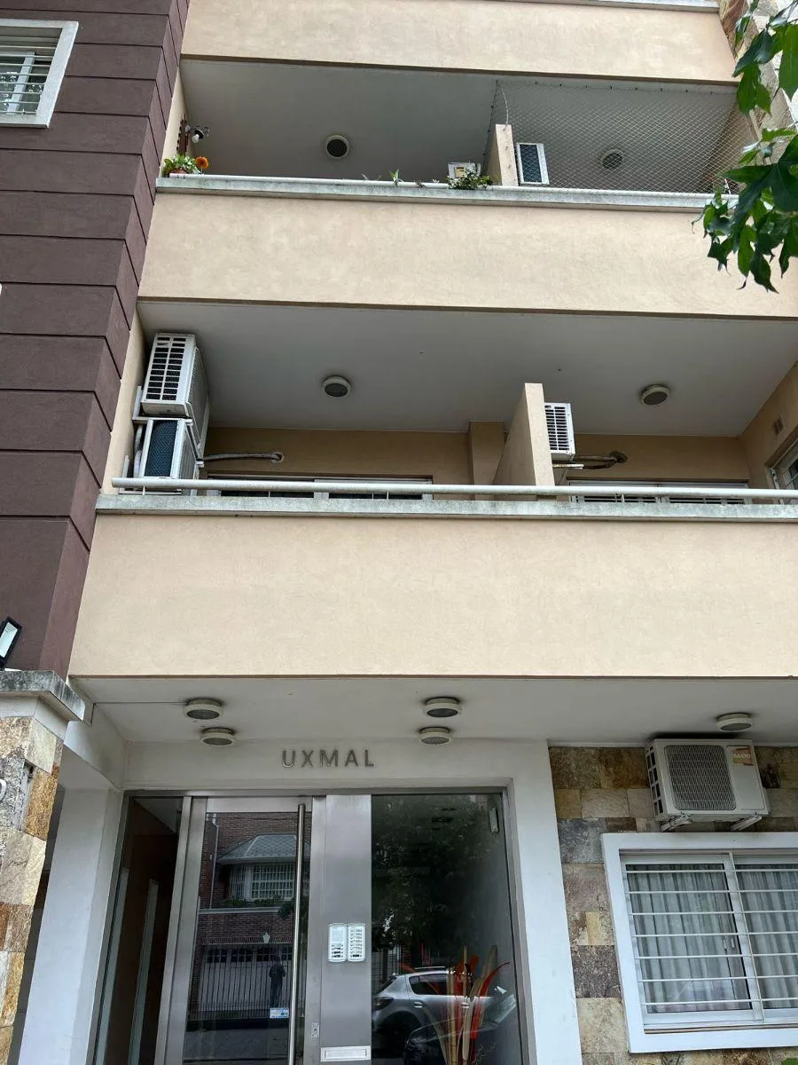 Two-room apartment at the front in Lomas de Zamora