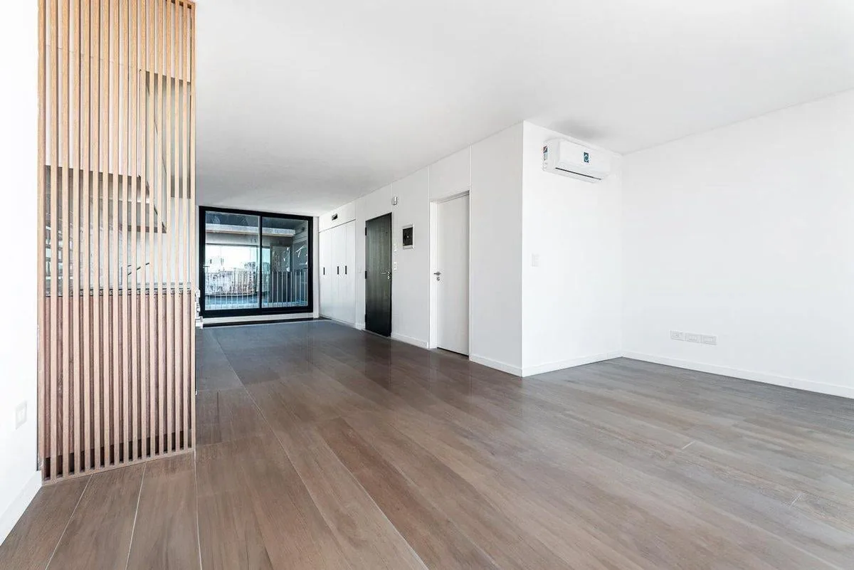 Monoambiente divisible con balcón en Parque Patricios