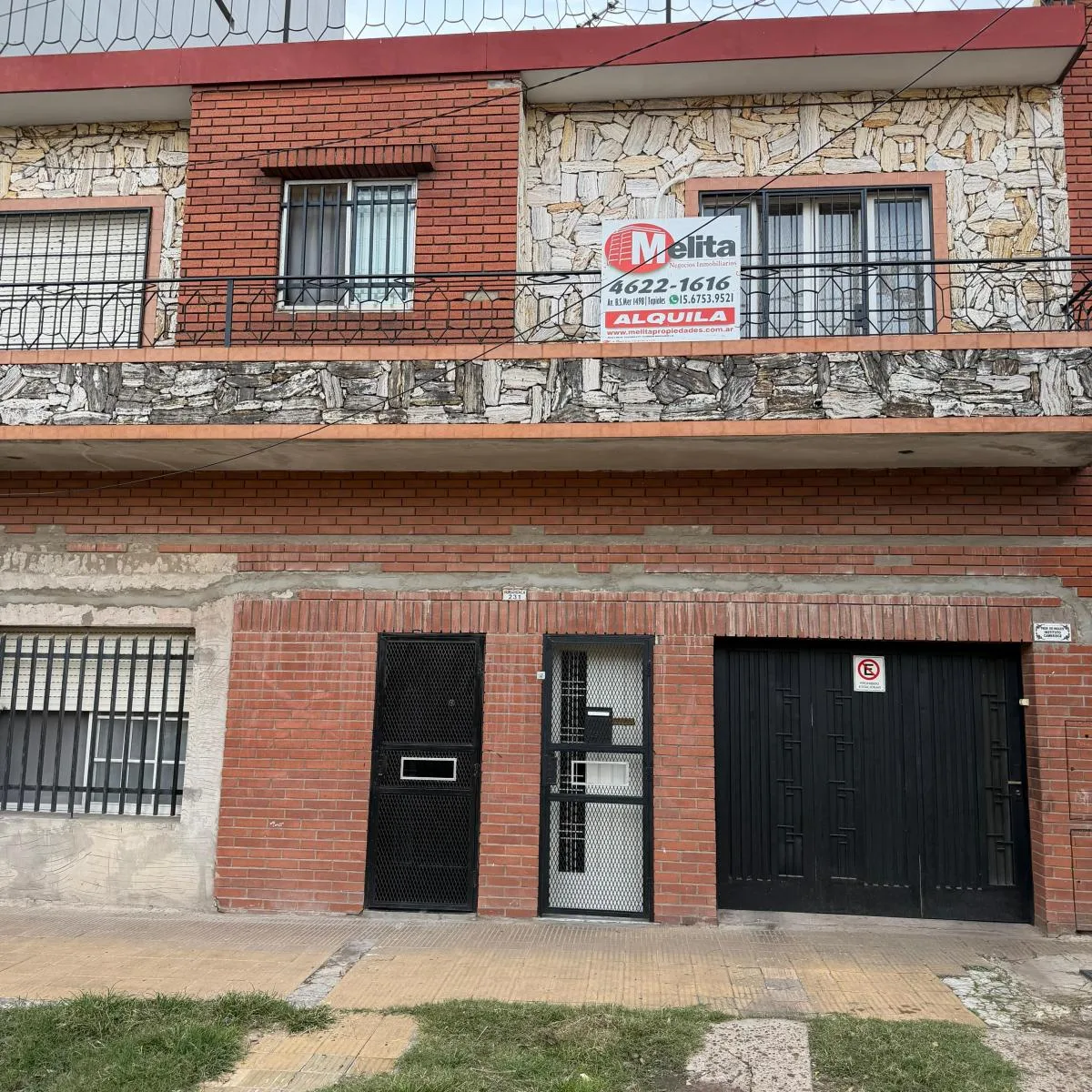 Three-room PH house-style unit in Tapiales