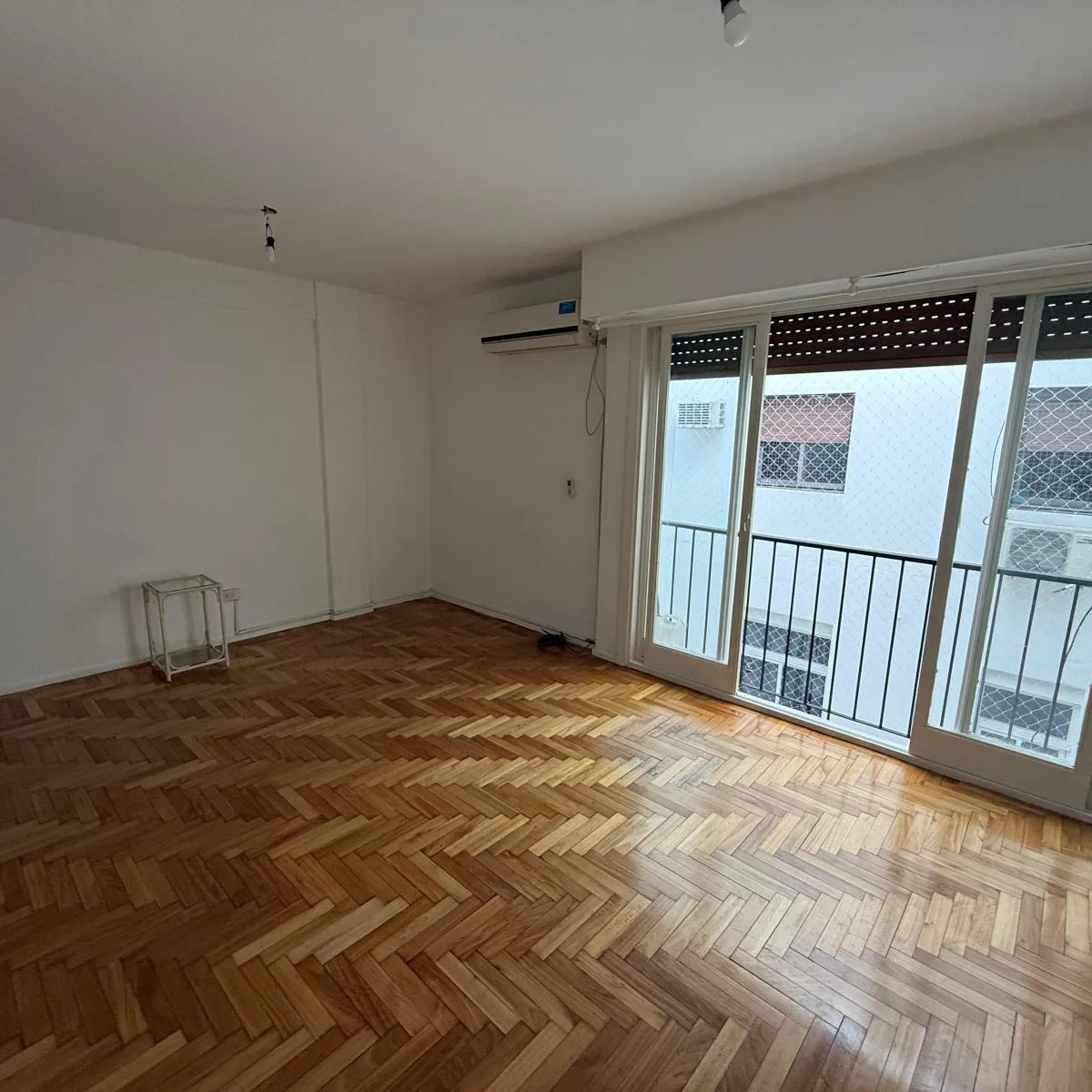 Kitnet de 3º andar por escada em Chacarita